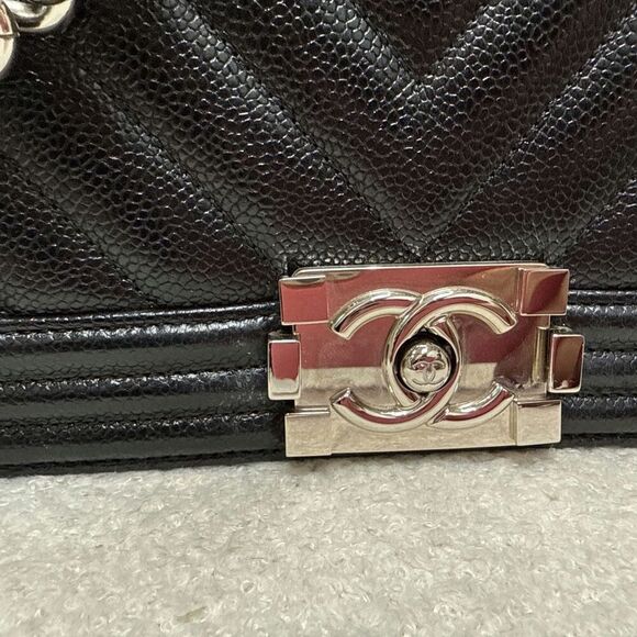 Chanel Medium Boy Bag - Picture 3 of 8